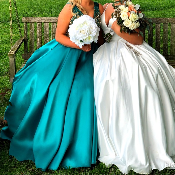 Prom dress - Picture 3 of 3